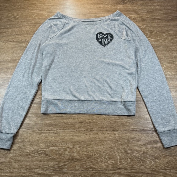 Victoria's Secret Tops - Love PINK Women's Gray Cropped Sweatshirt S Heart Logo Raglan Pullover